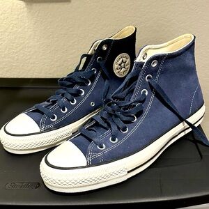 NEVER WORN!! Navy Converse High Tops - size 10 Men’s
